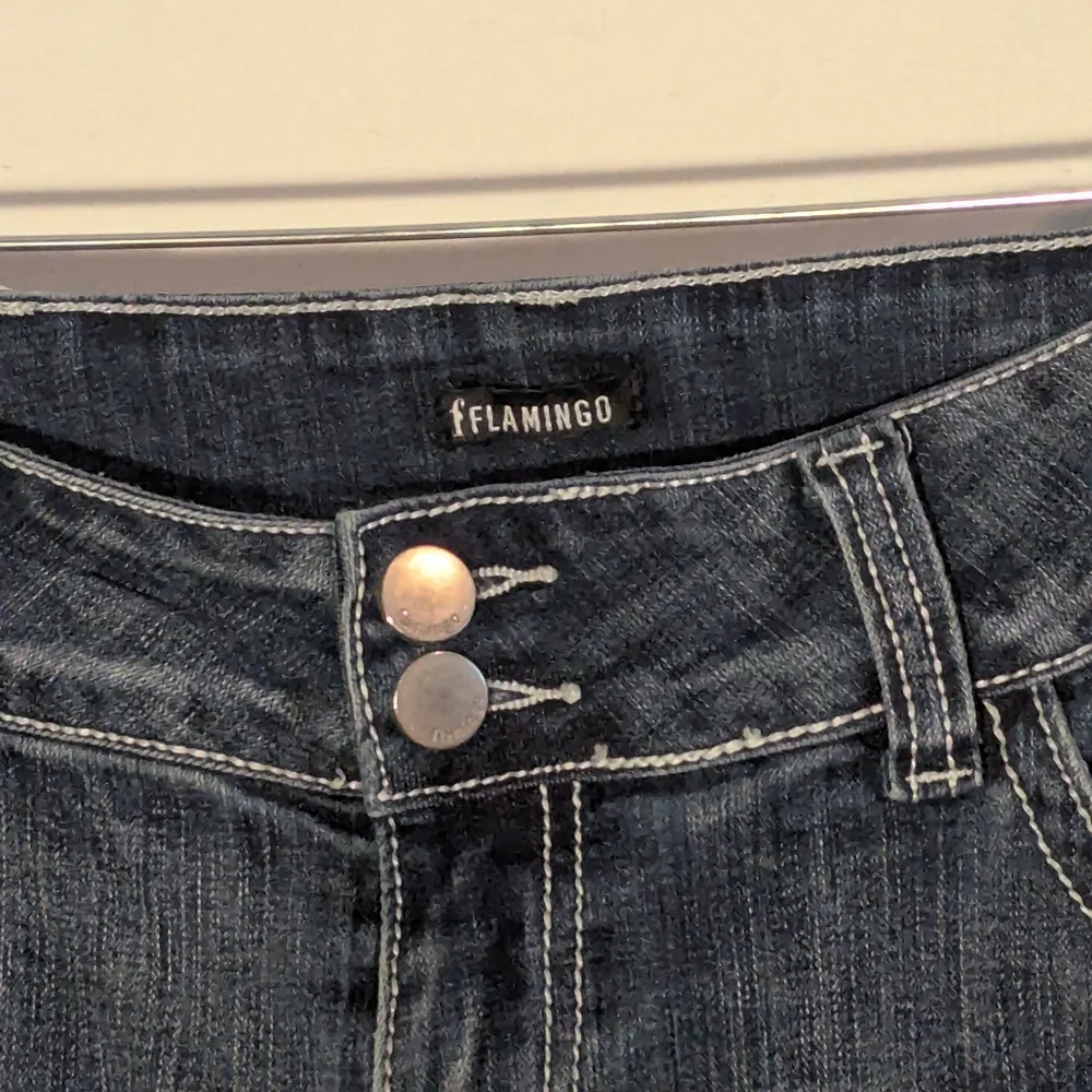 Flamingo Women's Blue Embroidered Flare Jeans. Horseshoes. Size XL.